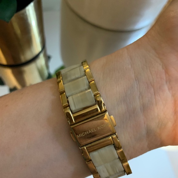 Michael Kors gold watch - Picture 4 of 5